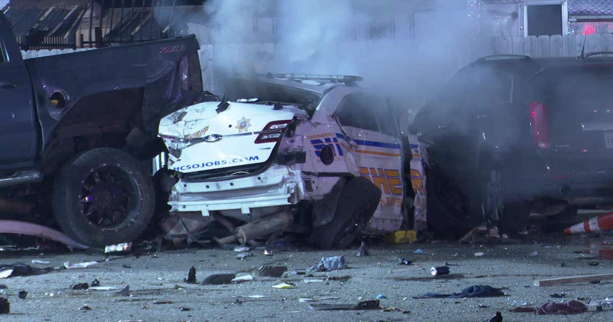 Crash during chase in NE Houston leaves woman dead; 2 children, deputy ...