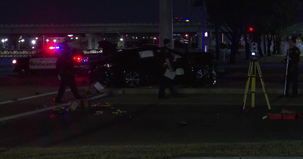 1 dead, 3 taken to hospital after 2-vehicle crash in southwest Houston ...