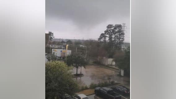 LOOK: Tornado sighting outside Houston airport, severe winds up to 85 mph