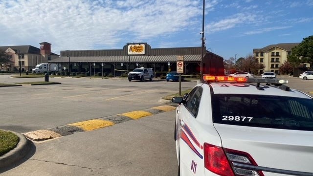 Manager shot, killed during attempted purse-snatching outside north Harris Co. Cracker Barrel