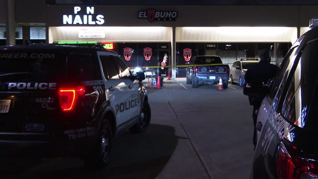 1 dead, 1 hurt after hit-and-run in SE Houston bar parking lot, police say
