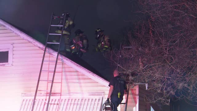 1 dead, 1 hospitalized after house fire in southeast Houston