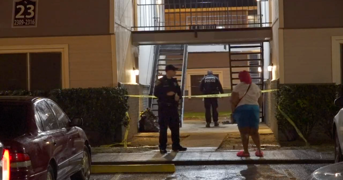 Houston man shot twice in stomach by unknown suspect while girlfriend ...