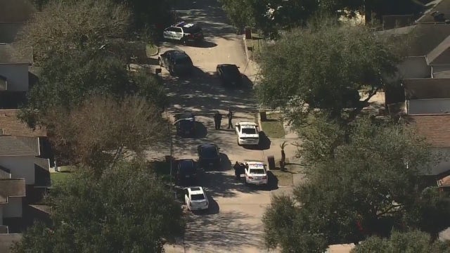 Houston police: Officers fatally shot robbery suspect in north Harris County