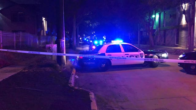 Police: 2 men found shot, 1 dead in downtown Houston