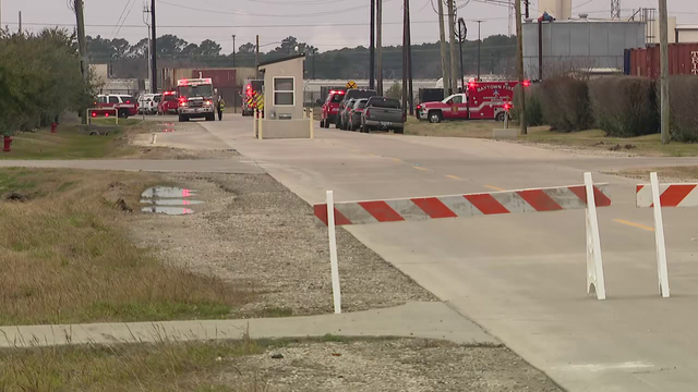 Cleanup underway after railcar leaks flammable liquid in Baytown, authorities say