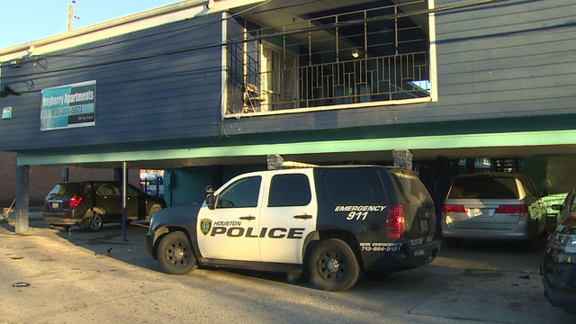 3 dead, bullet casings found at 2 crime scenes in northwest Houston: HPD