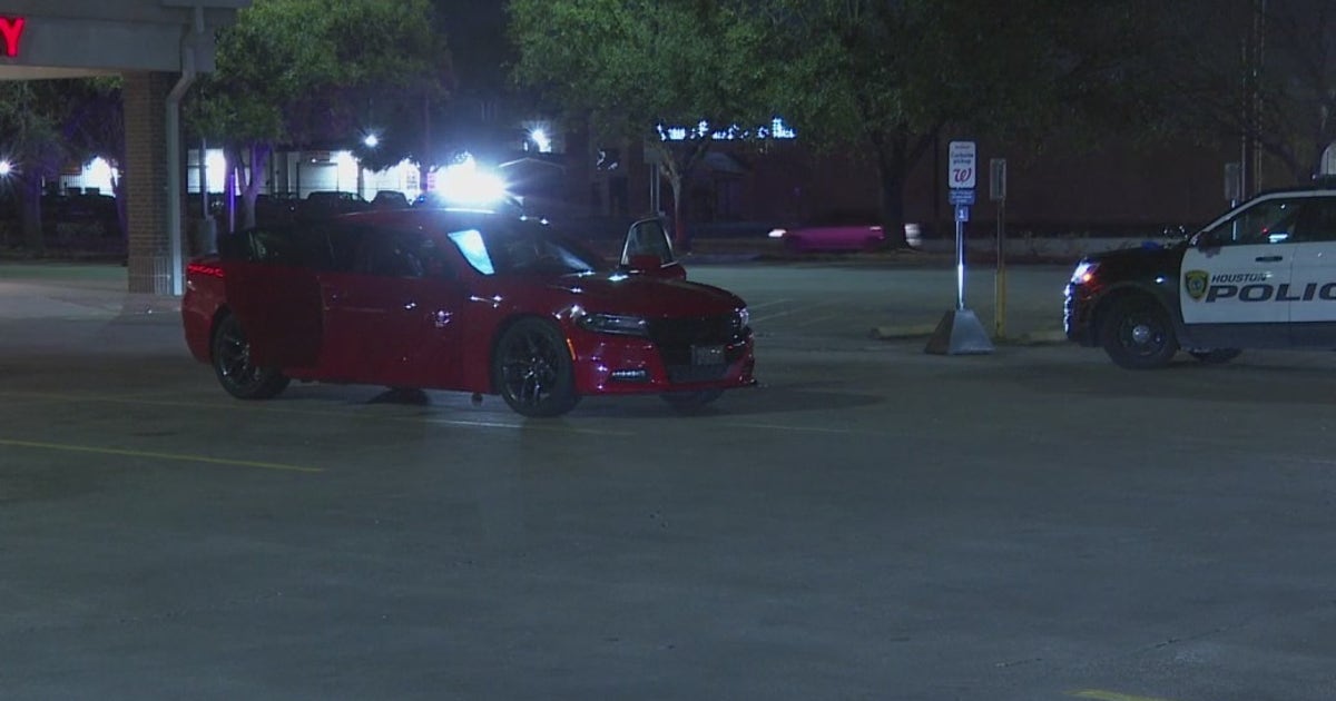 Driver hospitalized after shooting in southwest Houston | FOX 26 Houston