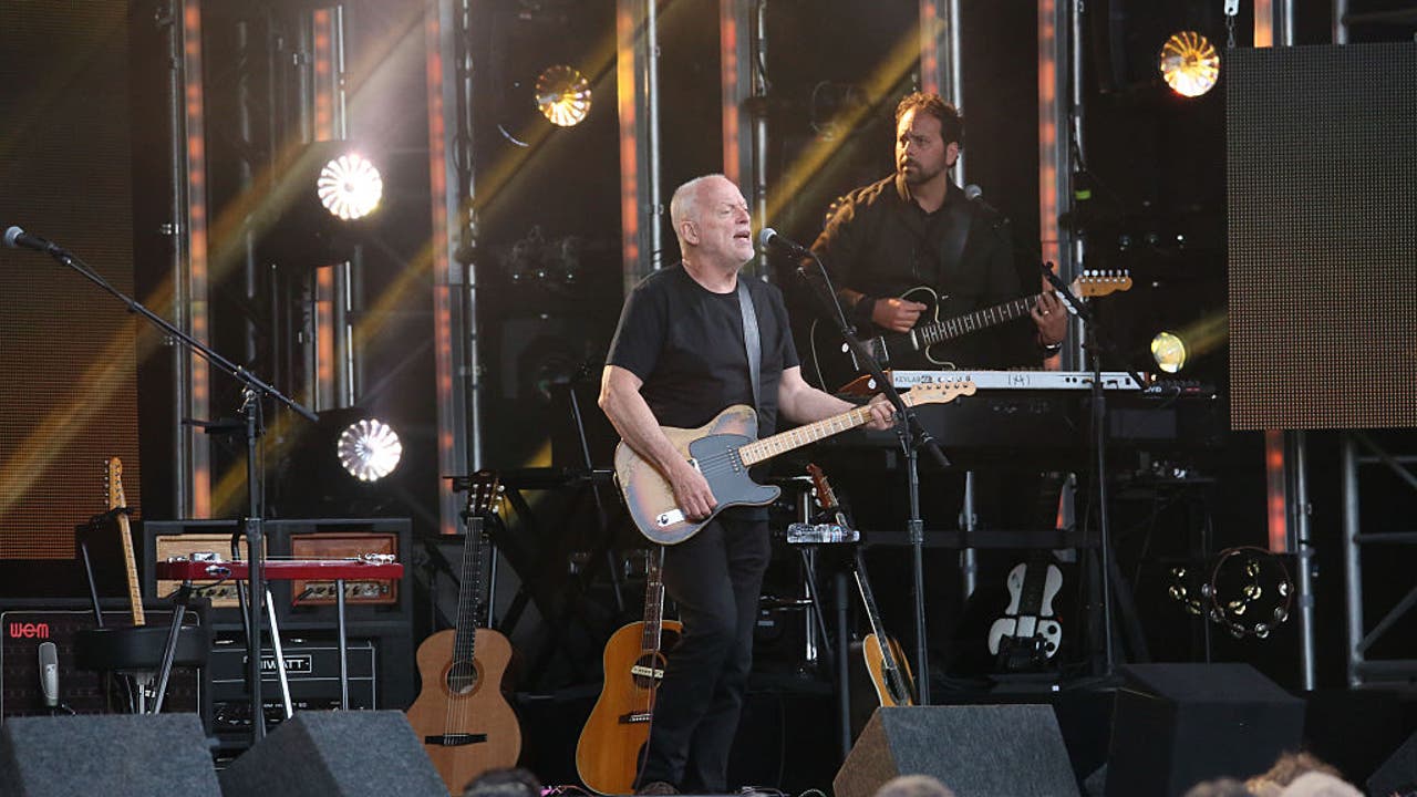 Amid Ukraine invasion, Pink Floyd, David Gilmour remove music from streaming platforms in Russia and Belarus - Vimarsana News