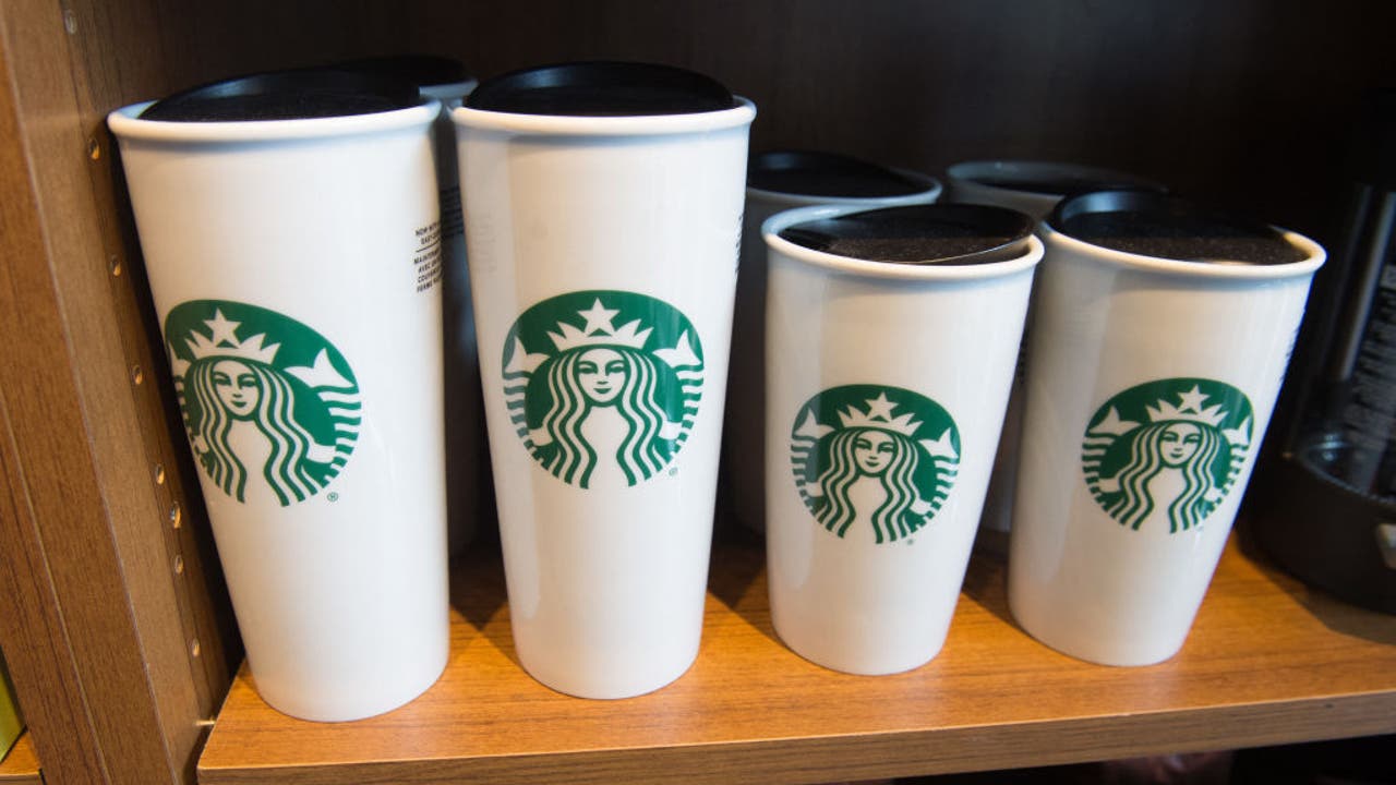 Starbucks commence à abandonner les tasses à café jetables - Big Idea