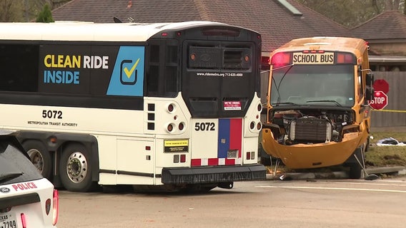 Katy ISD bus, METRO bus crash injures 2 adults, 2 students