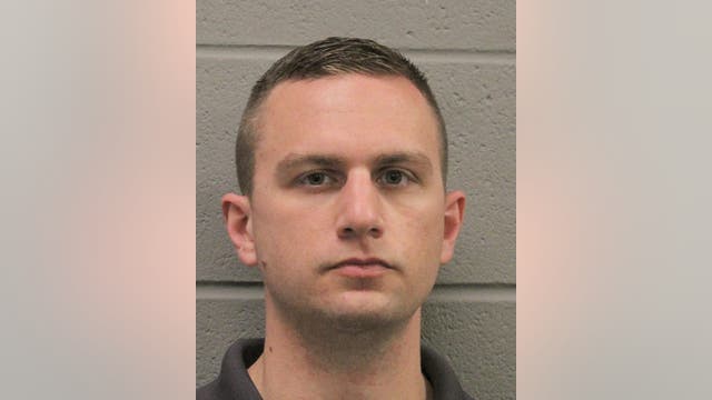 Houston police officer gets $100K bond for possession of child porn charges