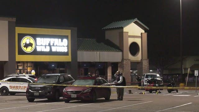 2 shot, 1 dead leaving Buffalo Wild Wings in east Harris County, deputies say