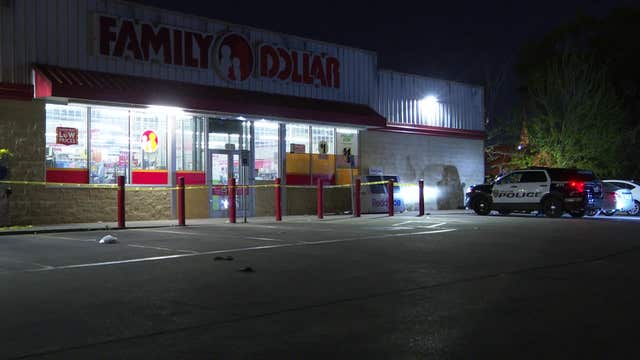 Family Dollar clerk shot during robbery in NE Houston: police