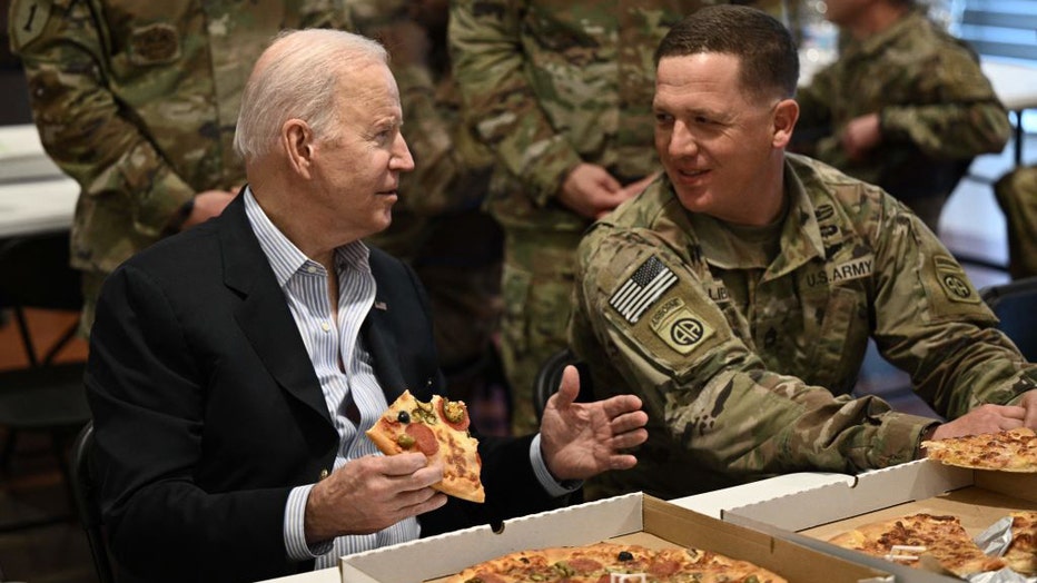 Biden eats pizza with the troops