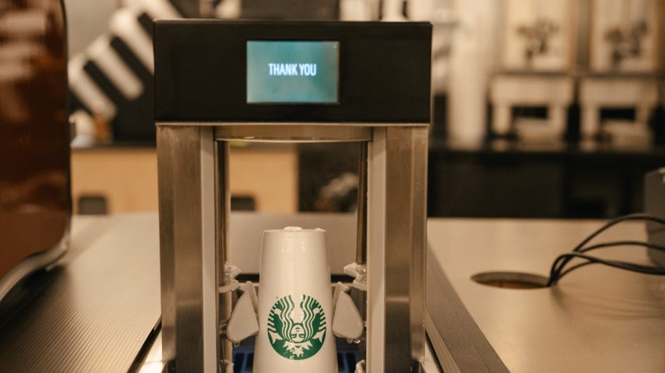 Starbucks commence à abandonner les tasses à café jetables - Big Idea