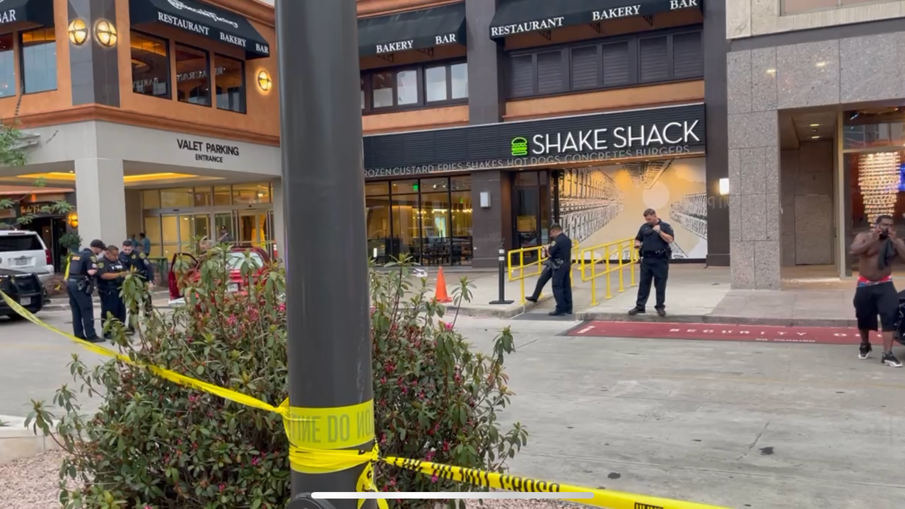 Shooting At Galleria Sends 1 Man To The Hospital, Gunman Remains At ...