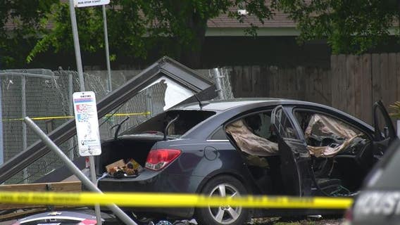 Teen killed after speeding car driven by woman with baby inside crashes in SE Houston