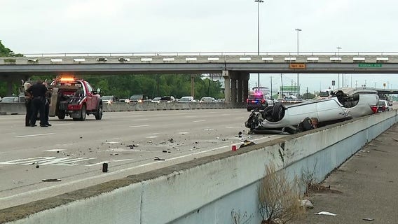 Driver dies in rollover crash on I-45 in SE Houston