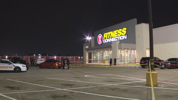 Man shot outside Harris County fitness center, airlifted to hospital