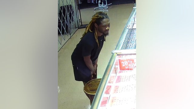 Thief poses as customer before yanking diamond ring from Houston business owner and fleeing