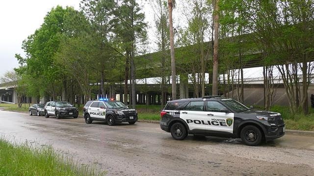 Police investigating man's body found in southeast Houston