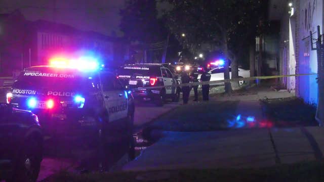 Man shot in the chest in west Houston; police looking for suspect