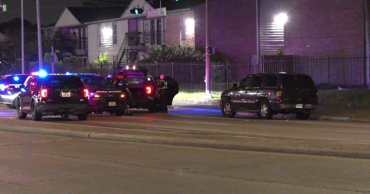 Auto-pedestrian crash in west Houston under investigating | FOX 26 Houston