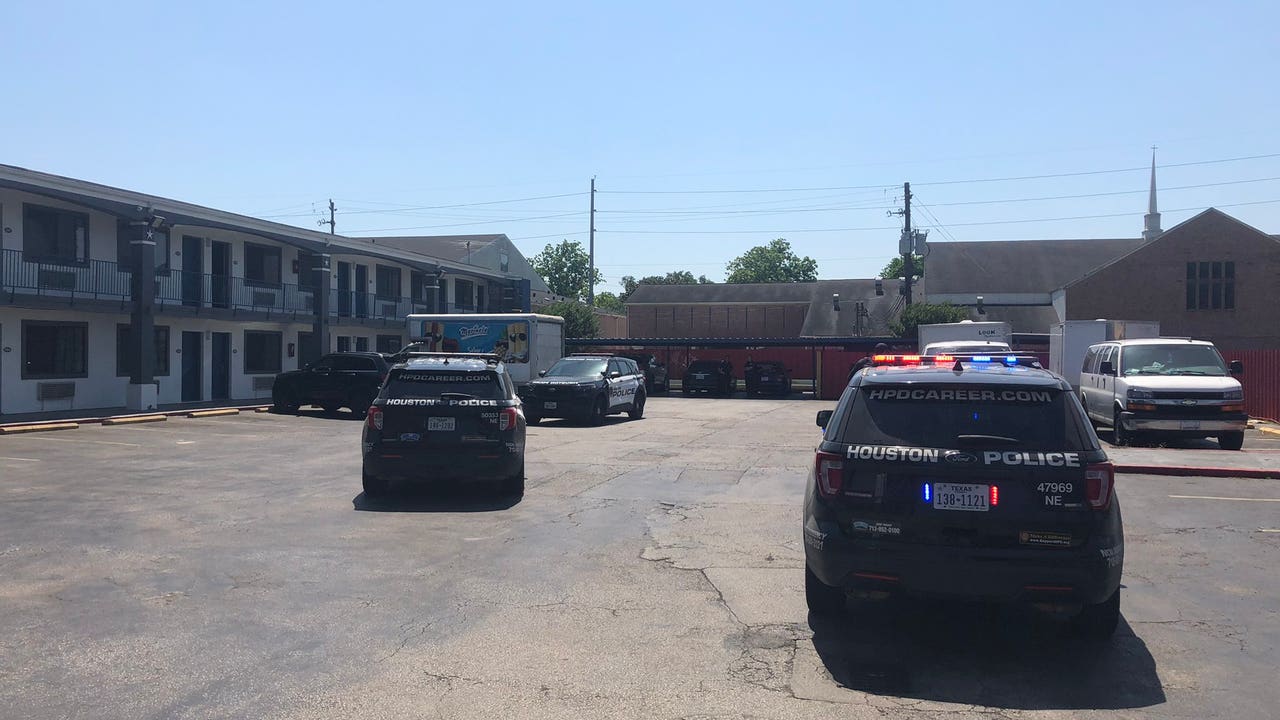 Police investigating man shot, killed in northeast Houston FOX 26 Houston