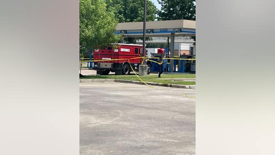 Off-duty officer shoots at suspected robbers outside Chase Bank, security guard hospitalized