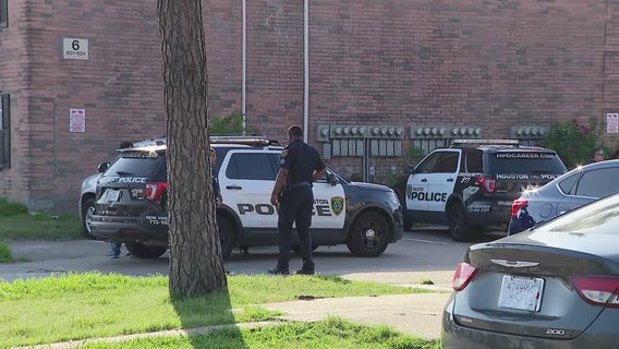 Man shot by police with taser, firearm at SW Houston apartment complex