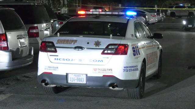 Man found shot to death in NW Harris Co. apartment parking lot