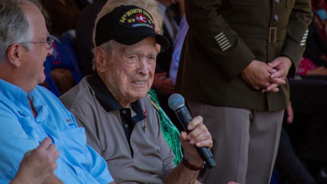WWII veteran surprised with long-overdue medals, including Bronze Star