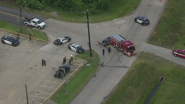 1 transported to hospital after crash with fire truck in SE Houston