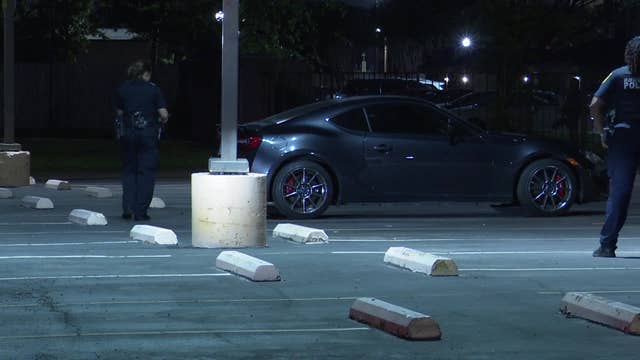 1 dead, 1 injured in shooting outside Houston bowling alley: police