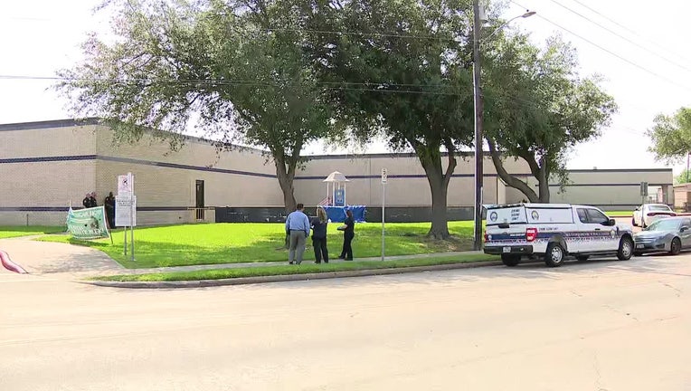 Man's Body Found In Park On Alief ISD Elementary School Campus Property ...