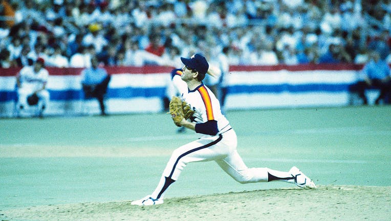 Pitcher Nolan Ryan of the Houston Astros considers a pitch during a News  Photo - Getty Images