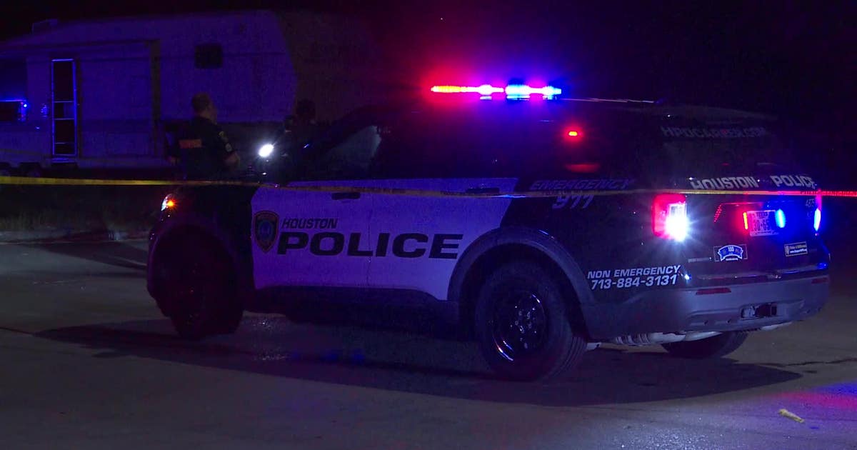 Man shot to death in roadway in northeast Houston | FOX 26 Houston