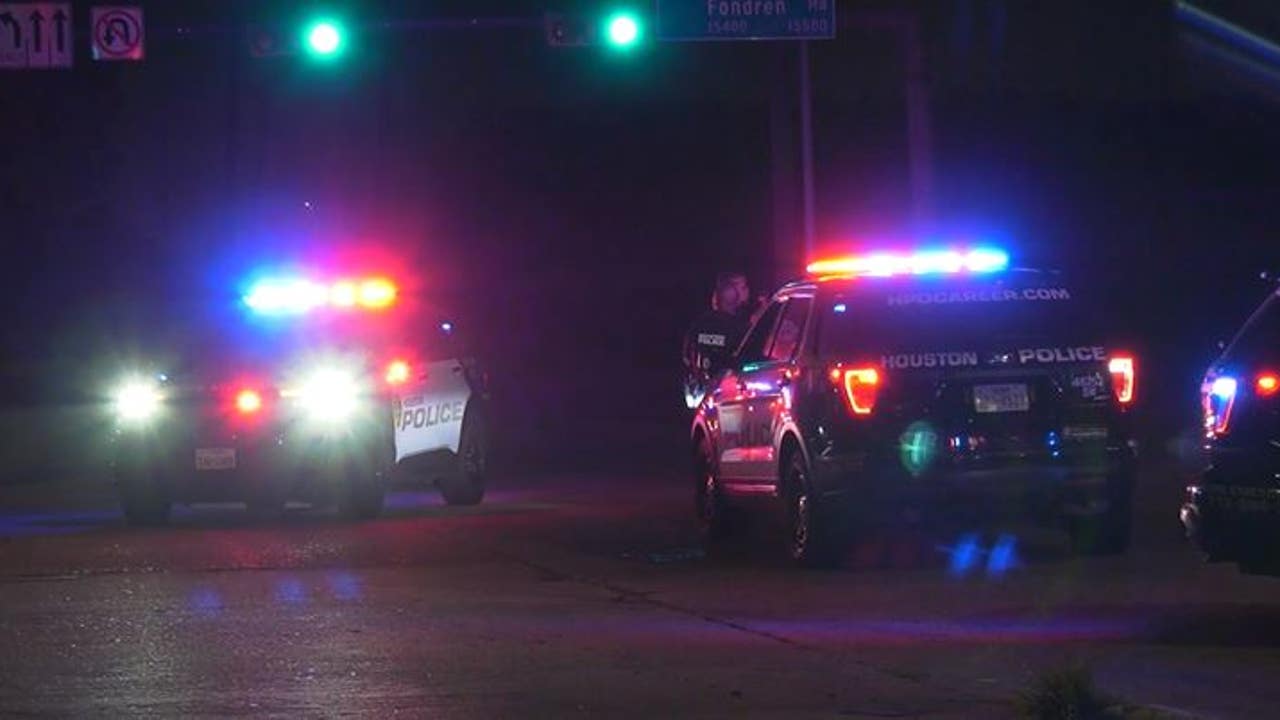 Man found shot to death in middle of southwest Houston roadway: police