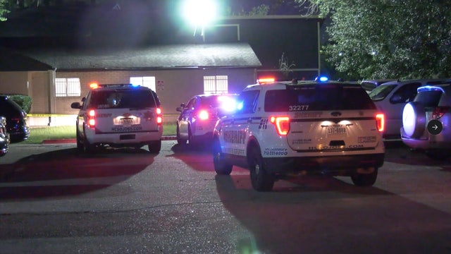 Man shot to death in front of girlfriend in possible drug-related incident