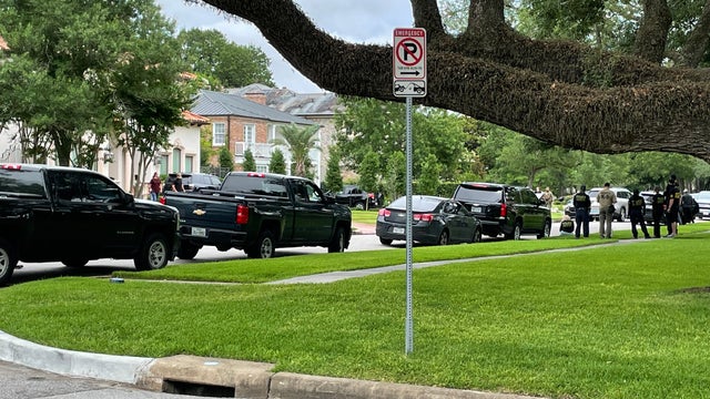 Hours-long Houston police standoff ends at River Oaks home