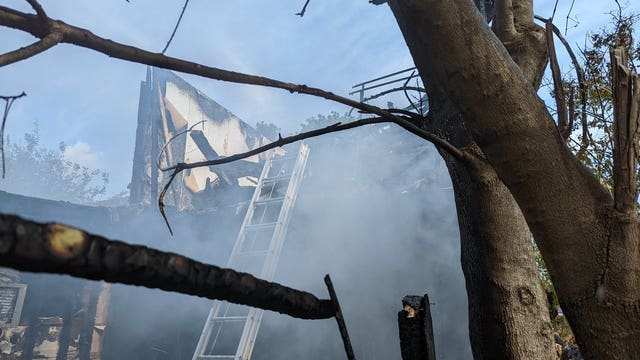 1 dead after house fire in SW Harris County, officials say