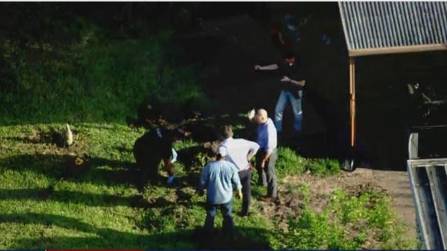 Houston police return to site of two murders in one week