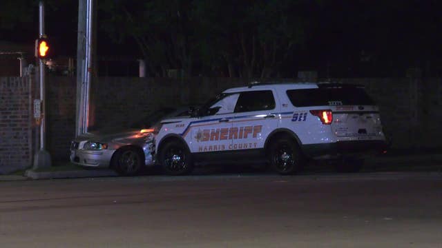 Harris County deputy injured in crash while responding to call
