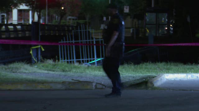 Police investigate deadly shooting of man in southwest Houston