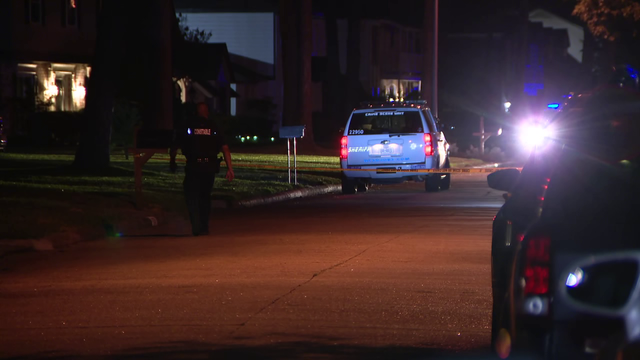 Man killed after being shot multiple times in NW Harris Co. in attempted carjacking, suspect on the run
