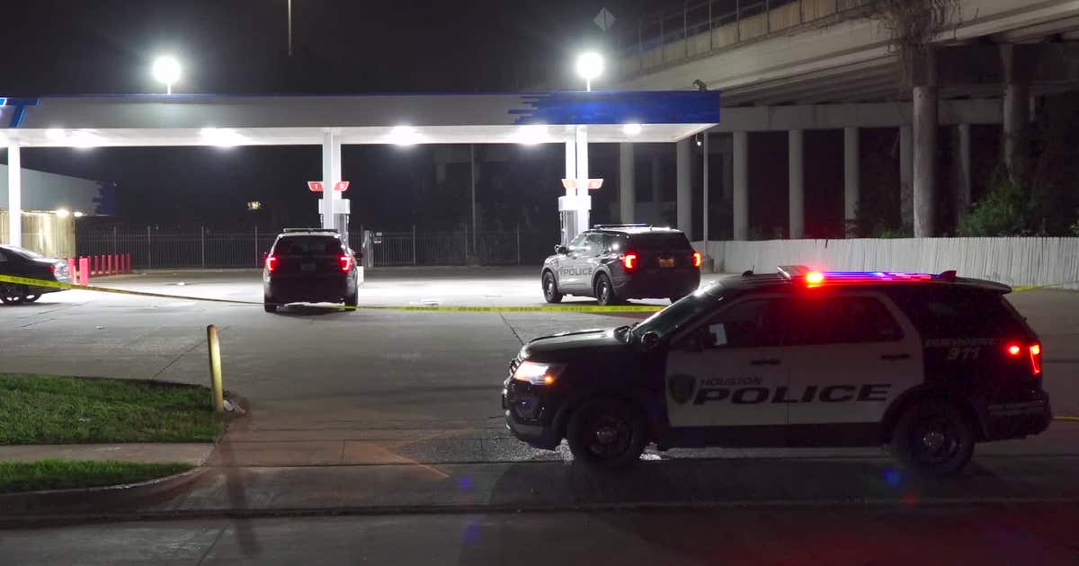 Woman shot in chest, chin gets help at Houston convenience store | FOX ...