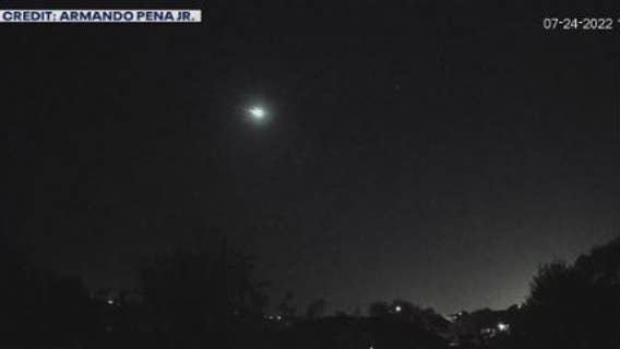 Large meteor causes sonic boom, illuminates sky, possibly crashes near Austin