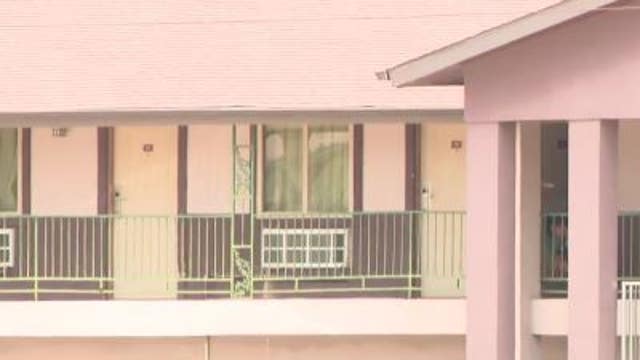 Standoff with barricaded man in east Houston motel with child inside room ends peacefully
