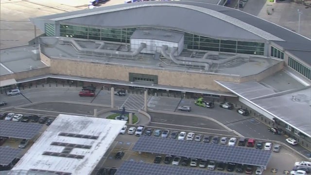 No threat found after authorities check bag for possible explosives at Hobby Airport